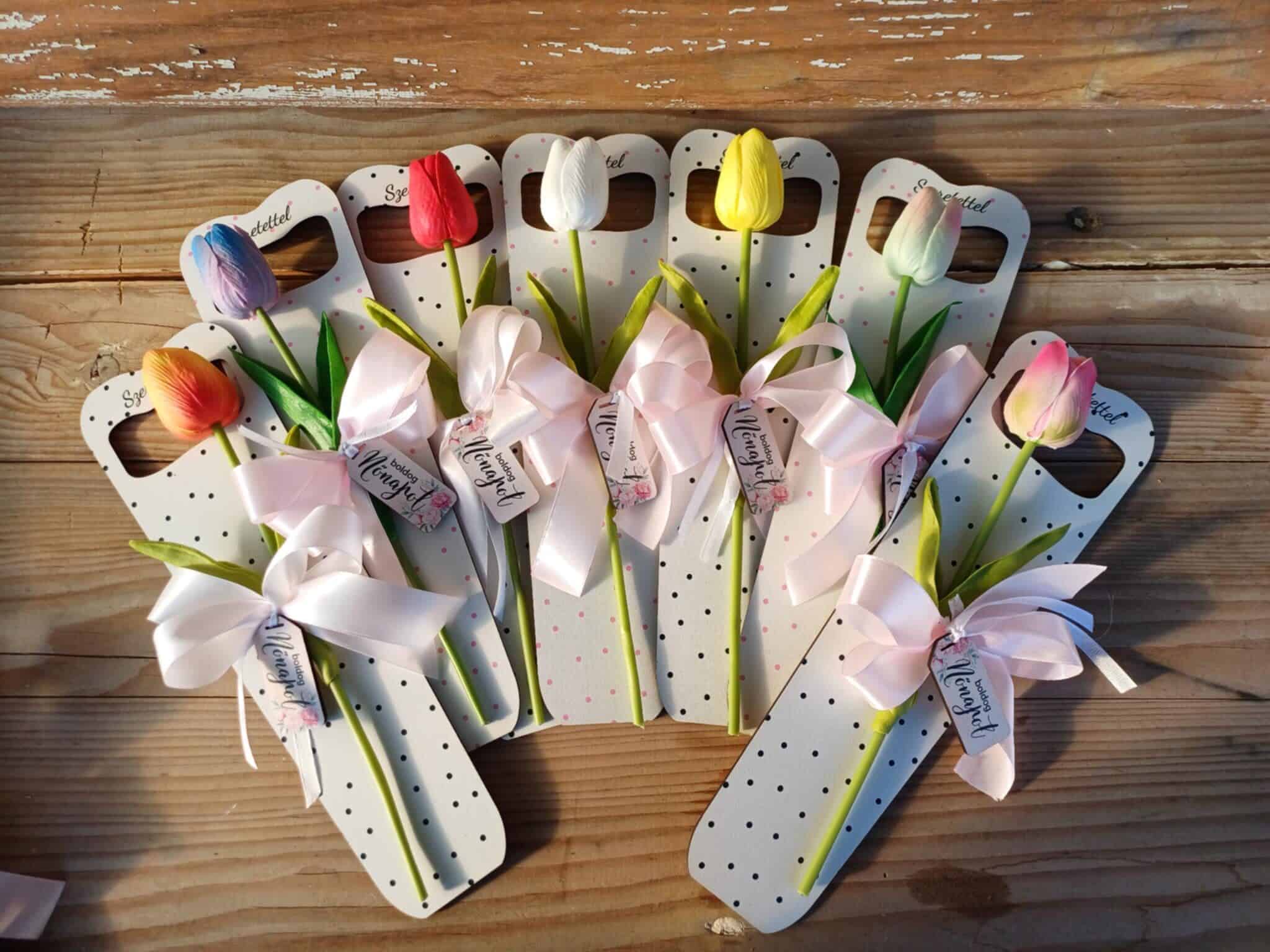 nonapi-ajandek-elethu-tulipannal4-rotated (1)